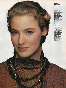 26-ELLEITdec88-m.ElaineIrwinMonicaBellucci-ph.OlivieroToscani.thumb.jpg.b330bba2bccf1972e58a52ae8814cd83.jpg