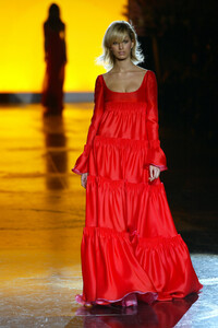 260543802_Valentino2002HauteCouture146.thumb.jpg.06b7d16ea1d55805595caf77912c858f.jpg