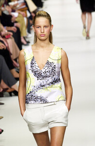 293854163_EmilioPucci2001WomenRTW71.thumb.jpg.7694f936a80830d0101a398d99f85661.jpg