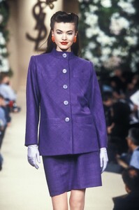 296574974_YvesSaintLaurent1996HauteCouture17.thumb.jpg.db45919f4537f13fe6a09dd8187ea8ad.jpg