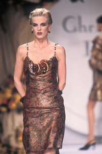 301233947_ChristianDior1990HauteCouture43.thumb.jpg.1a2074a6ca28ca8731bffe86d1b9f343.jpg