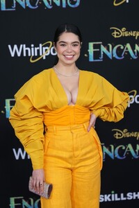 Auli+Cravalho+Disney+Studios+Los+Angeles+Premiere+vAzpENSF0JHx.jpeg