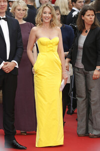 Ludivine+Sagnier+Jeune+et+Jolie+Premieres+2-OJaYtBaFJx.jpg