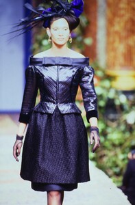 324909385_christian-lacroix-couture-fall-1996(11).thumb.jpg.d916a6e83a612924bfc058fda9e0ee83.jpg