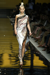 340034911_EmanuelUngaro2002HauteCouture79.thumb.jpg.e12b046de7c0387bd4dc01f78e598f9d.jpg