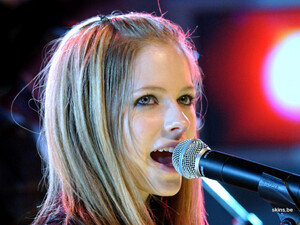 35113Avril_Lavigne002.jpg