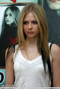 35554Avril_Lavigne053.jpg