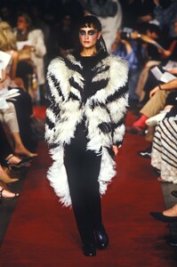 385178324_JeanPaulGaultier1997HauteCouture83.thumb.jpg.f59be34a5b4c265b51d1c676f39c647b.jpg