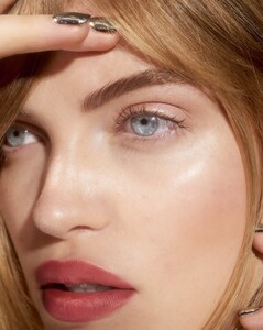 395896175_HarpersBazaarBeauty.8_22.2142224.thumb.jpg.0526218de1b2f4f2c0a79e18c3dd5936.jpg