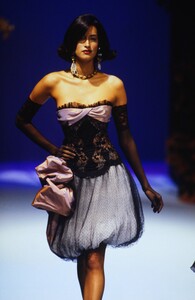 39753574_christian-lacroix-hc-ss-1995(13).thumb.jpg.edb5bb9864eade8d6228ac5918a2d873.jpg