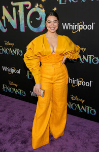 Auli+Cravalho+World+Premiere+Walt+Disney+Animation+TZDslpy4e-Kx.jpeg