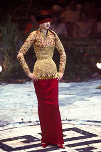 420546069_Givenchy1998HauteCouture94.thumb.jpg.162d86f57d12fa5bbeb388b9b483e699.jpg