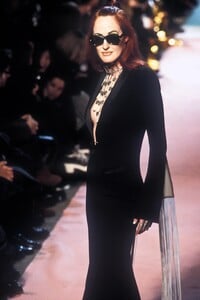 421383713_JeanPaulGaultier1996WomenRTW110.thumb.jpg.b6283591f0d4b3c39aa16d6615afeabb.jpg