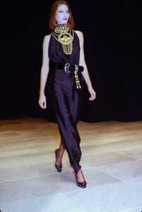 435650870_versace-ss-1990(2).thumb.jpg.2a17006ea5e2c741cbcd85d580e39bec.jpg