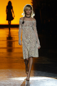 442748482_Valentino2002HauteCouture100.thumb.jpg.171fa633a9455c2eb9c3777dfe76099e.jpg