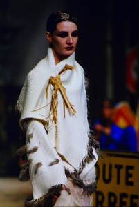 443191405_john-galliano-fall-1999(12).thumb.jpg.36dcfc7721283b2b557b8a2b3edddf73.jpg