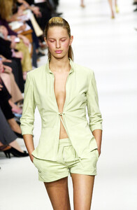 462088909_EmilioPucci2001WomenRTW53.thumb.jpg.9188a13fb60cb0104f82426d4eddf275.jpg