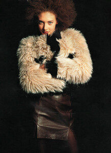 47-ELLEFR14nov94-m.ChrysteleSaintLouisAugustin-ph.MarcHispard.thumb.jpg.7350dc3cd39cce7413145cd987035682.jpg