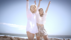 Lindex Holiday Everyday - Beach Escape-00.00.27.275.png