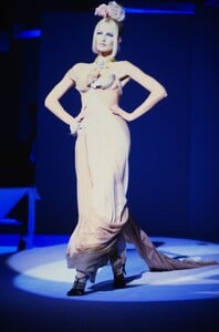479991043_THIERRY-MUGLER-HC-FALL-1995(12).thumb.jpg.b0cd1010a6ca57c21192bfbc8d9a07cc.jpg