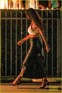 leonardo-dicaprio-camila-morrone-october-2020-04[1].jpg