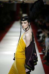 483534307_JeanPaulGaultier2002HauteCouture111.thumb.jpg.46668562346499c5d6967659579c8ded.jpg