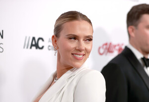 Scarlett+Johansson+35th+Annual+American+Cinematheque+AXBJ7Avi7ilx.jpeg