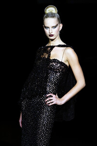 503968414_Valentino2002HauteCouture126.thumb.jpg.7ad2e8d917bc29f3e44ed8aa3685dfe5.jpg