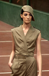 505233981_KarlLagerfeld2001WomenRTW6.thumb.jpg.586dd38c9ef180fe21315f7982def280.jpg