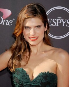 Lake Bell photo-004.jpg