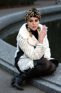 Sienna+Miller+Miller+glamorous+Factory+Girl+1QlT-0E-Qn1x.jpg