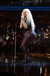 Christina+Aguilera+36th+Annual+Rock+Roll+Hall+rLfrrchnevux.jpg