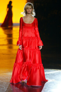 55536740_Valentino2002HauteCouture147.thumb.jpg.d5fc7024c4789bf99eb6906ea99c88fd.jpg