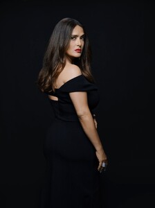 Salma Hayek @ Brian Bowen Smith PS November 2021 01.jpg