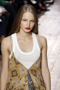 572130399_IsabelMarant2005WomenRTW47.thumb.jpg.1cc0ece7b8d96e6e77aabe52acdef007.jpg