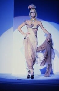 575788545_THIERRY-MUGLER-HC-FALL-1995(9).thumb.jpg.ff742f0be487736ab1b247053132c73b.jpg