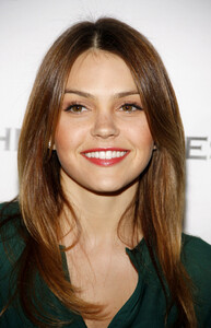 Aimee+Teegarden+Stars+LA+Premiere+Beneath+ES2YqBD8hGTx.jpg