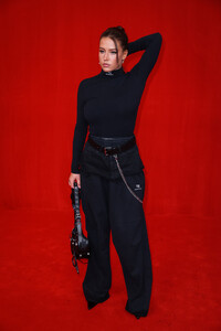 Adele+Exarchopoulos+Balenciaga+Runway+Paris+Mq0xLbsGi8Mx.jpg