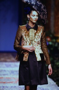 59834934_christian-lacroix-couture-fall-1996(5).thumb.jpg.574df34091fde043d7e6699cb6b0fc63.jpg