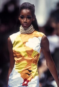 61585433_Complice1993WomenRTW37.thumb.jpg.55c75416ce9972e0dc89299598789f1a.jpg