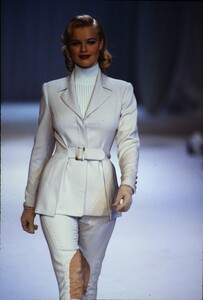 620573557_chloe-fw-1992(18).thumb.jpg.ec07002bc4742581d423f1fa42e2649a.jpg