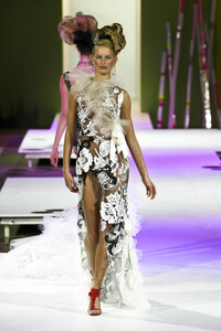 629602470_ChristianLacroix2004HauteCouture239.thumb.jpg.076b358b8669544664e1d6e1e4d2ae63.jpg