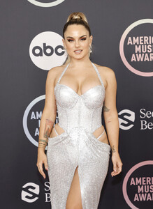 Jojo+2021+American+Music+Awards+Arrivals+810NuNBsEtpx.jpeg