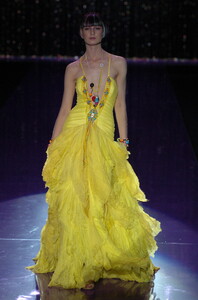 64821535_JennyPackham2005WomenRTW45.thumb.jpg.53914a2b3fa050963c7e808d4011c03f.jpg