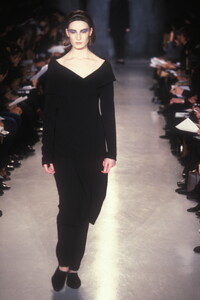 654517817_DonnaKaran1997WomenRTW57.thumb.jpg.a156711c9cb4f144e04bc668b11007d9.jpg