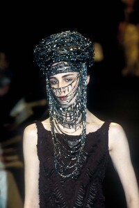 709274918_JeanPaulGaultier1998HauteCouture80.thumb.jpg.e3e1d119b2d824478d29a73a8c2c5861.jpg