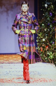 715614840_christian-lacroix-couture-fall-1996(6).thumb.jpg.4d95308100ac5681024851281d266dc7.jpg