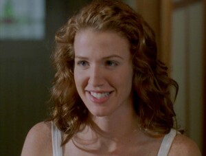 002 Poppy Montgomery as Norma Jean (at 16).jpg