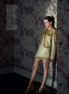 Harper s_Bazaar_UK_-_December_2021-page-015.jpg