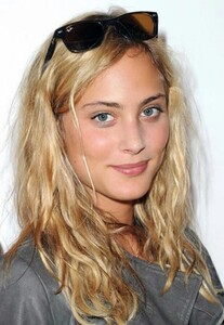 740full-nora-arnezeder-1.jpg